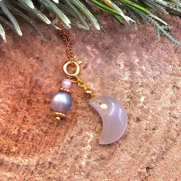 Beautiful Nature Moon Stone Crescent Moon & Labradorite Accent Pendant Necklace - Picture 4 of 10